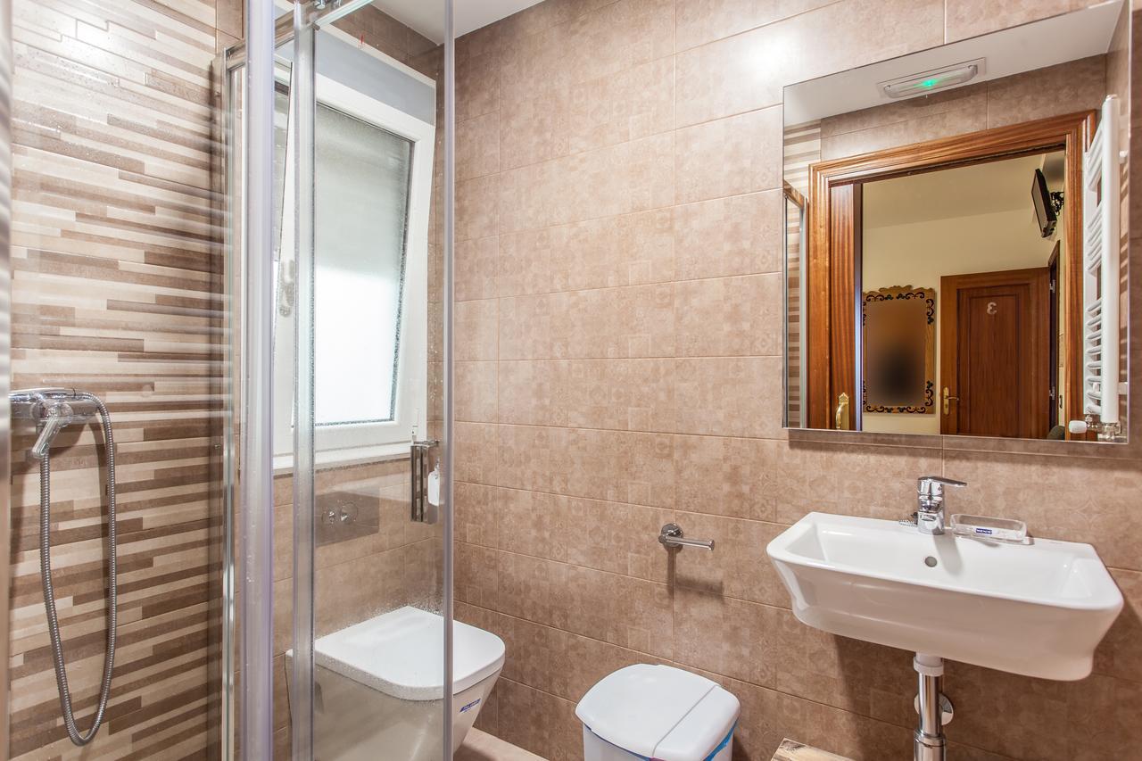 O Castelo Hotell Palas de Rei Eksteriør bilde